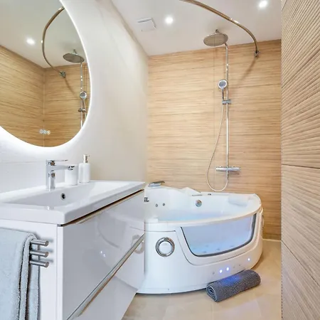 Апартаменты Renting - Massena - Luxe - Jacuzzi - Terrace - King Bed - Ac